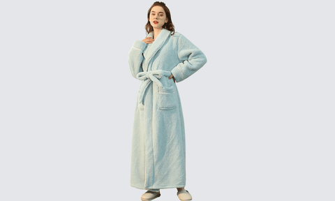 Robe de chambre polaire femme à entretenir contre les peluches