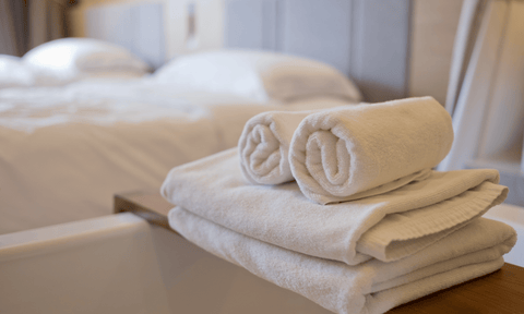Comment plier les serviettes de bain : Techniques et astuces