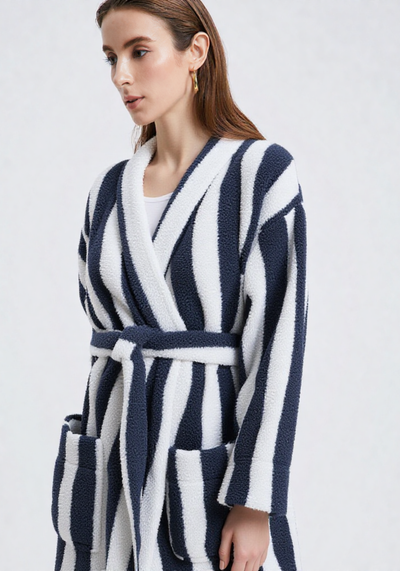 Robe de chambre longue femme polaire rayures - vue de face poches mains