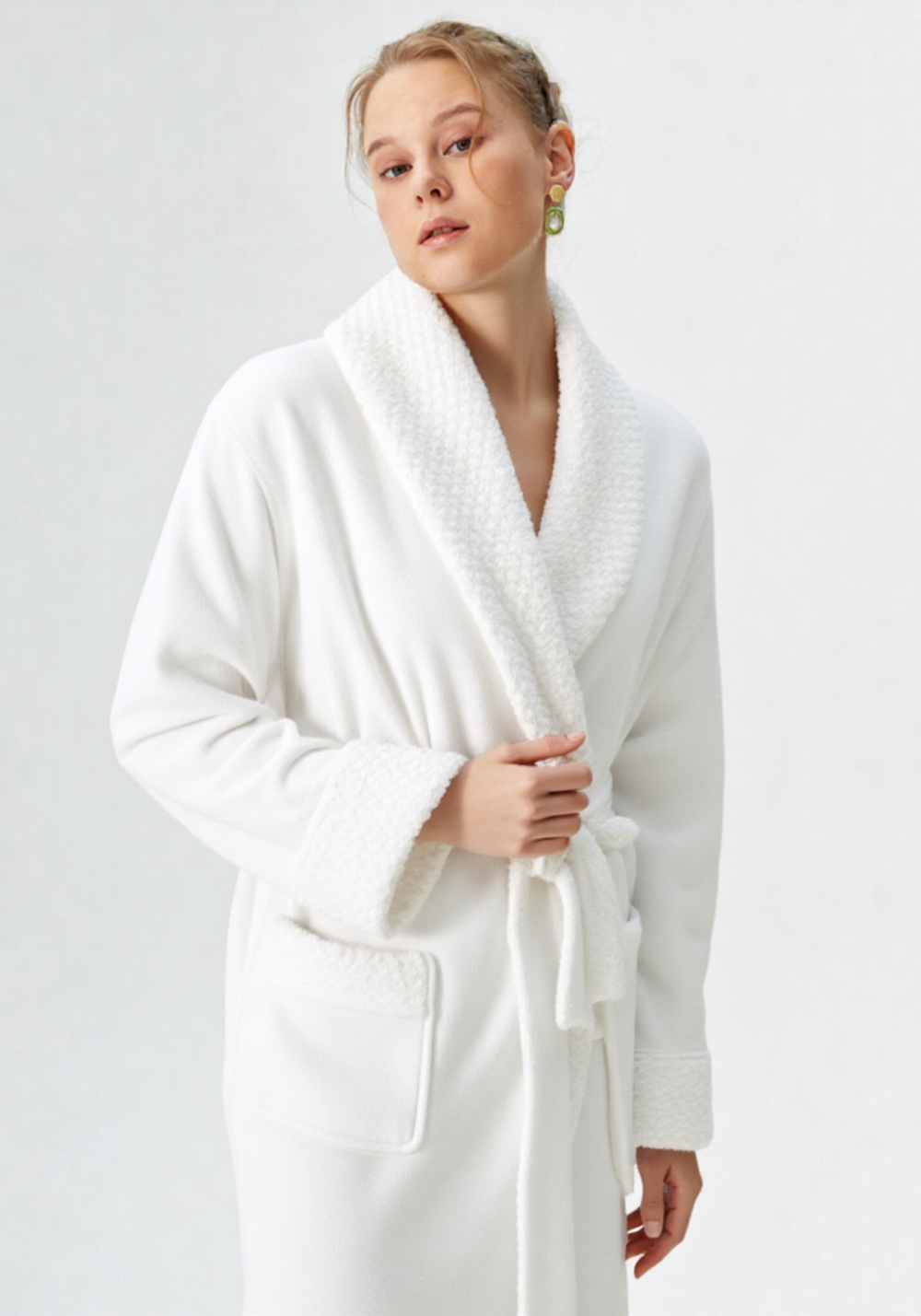Vue de dos ou tombé, robe de chambre polaire longue femme