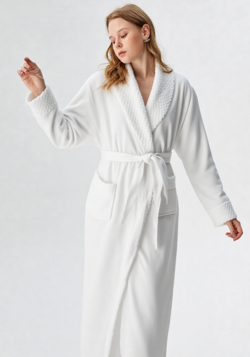 Robe de chambre polaire longue femme, vue portée, blanc, chaud, femme, hiver, kimono, long, luxe, pilou, polaire, treschaud, uni, velour
