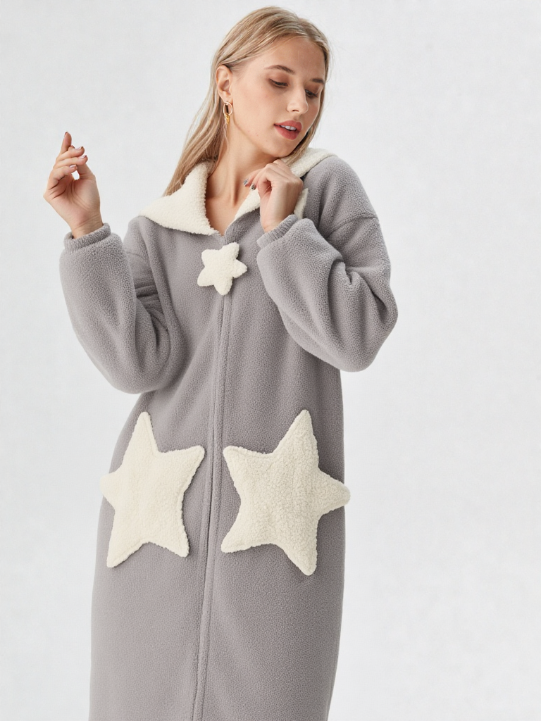 Robe de chambre pilou pilou femme, vue portée, ado, bleu, capuche, chaud, enfant, femme, fille, garcon, hiver, long, maternite, motif, mrb-exclude-femme-hub, pilou, polaire, treschaud, zip
