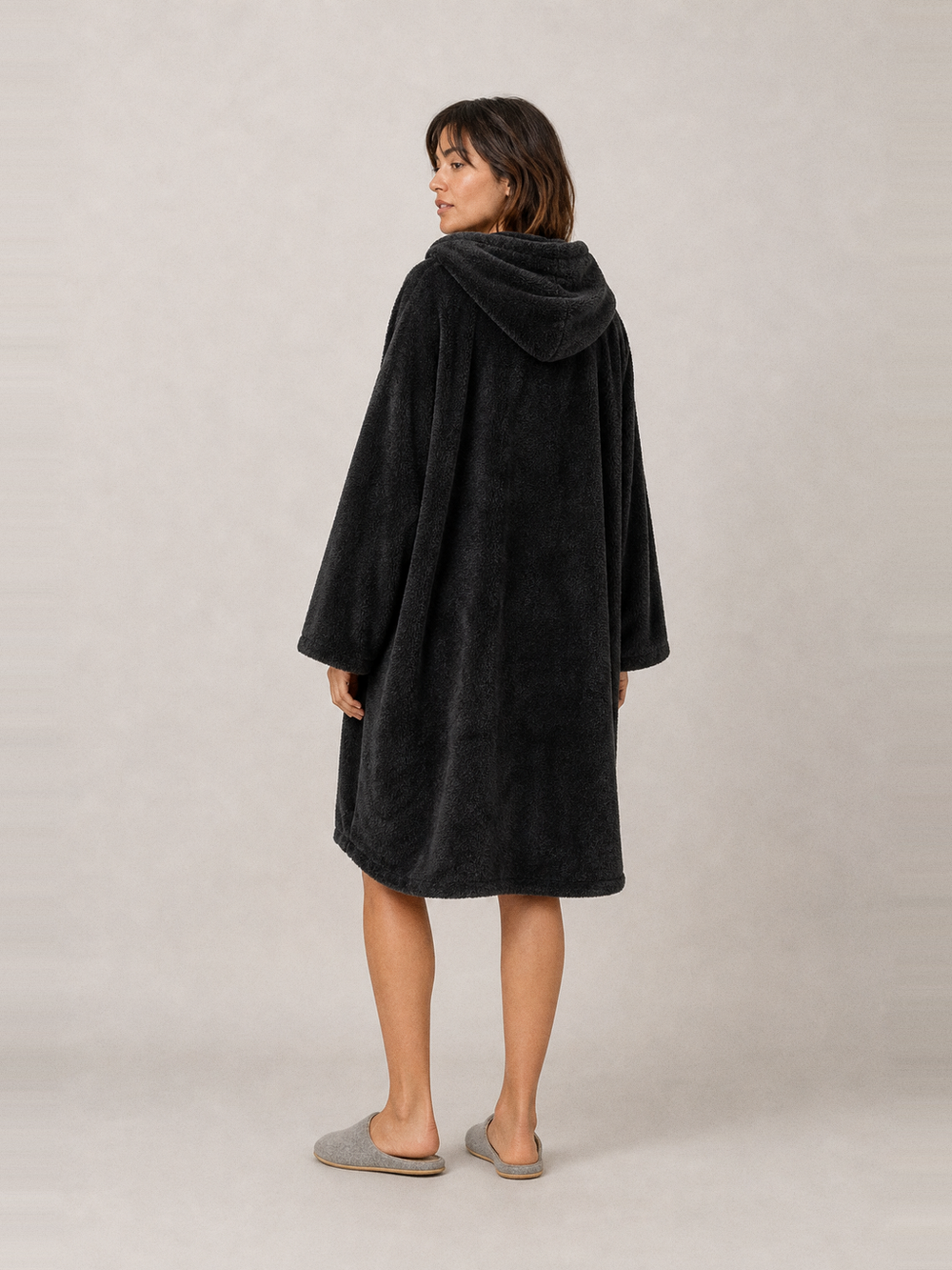 Manteau peignoir noir femme – vue de dos