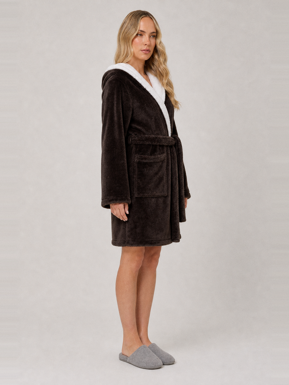 Peignoir court femme polaire – longueur portée de profil