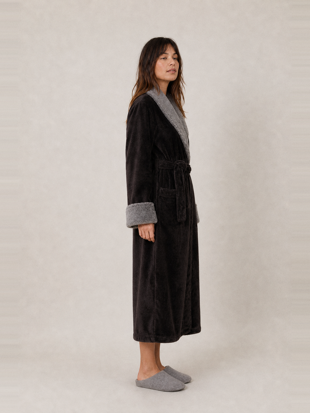 Peignoir femme polaire luxe – longueur portée de profil