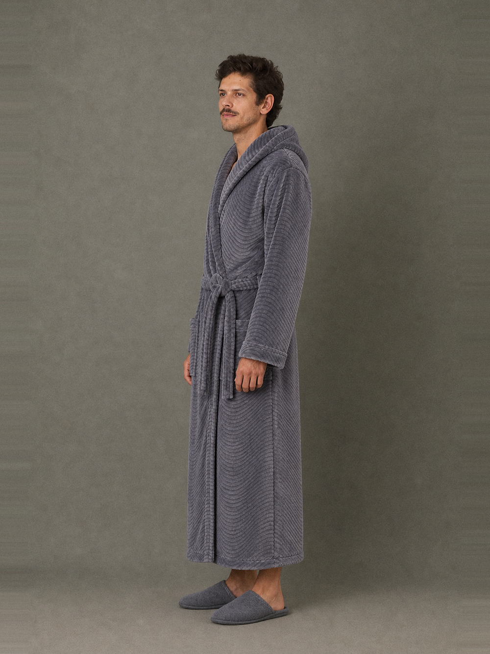 Peignoir homme long capuche – longueur portée de profil