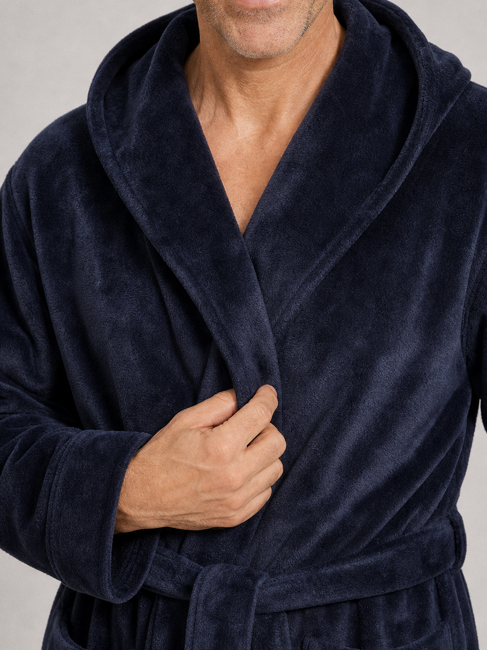 Peignoir homme polaire capuche – gros plan matière
