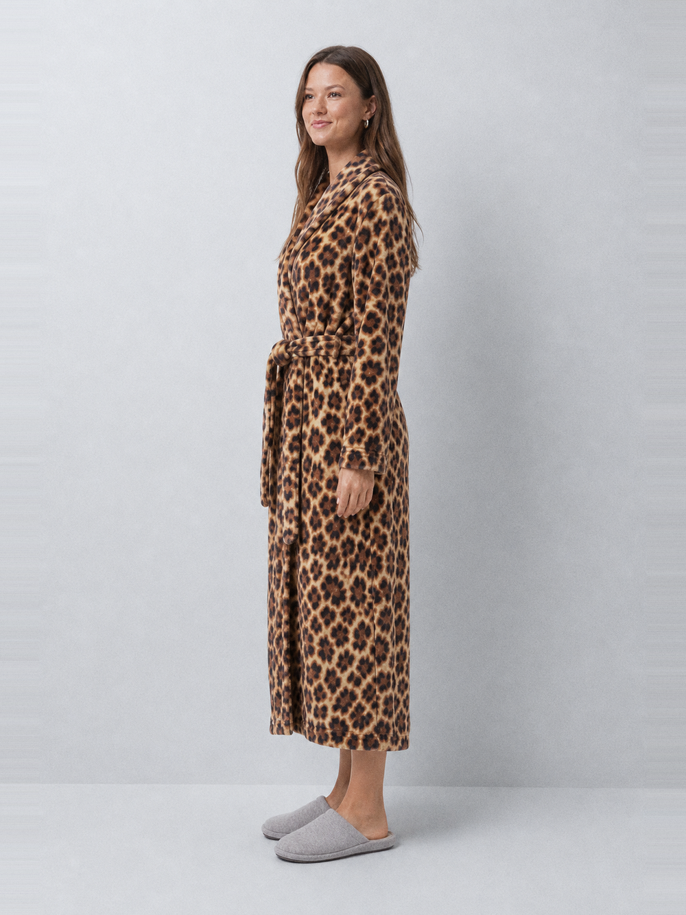 Peignoir léopard femme – longueur portée de profil