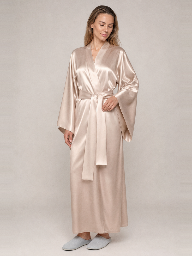 Peignoir long satin – portée de face