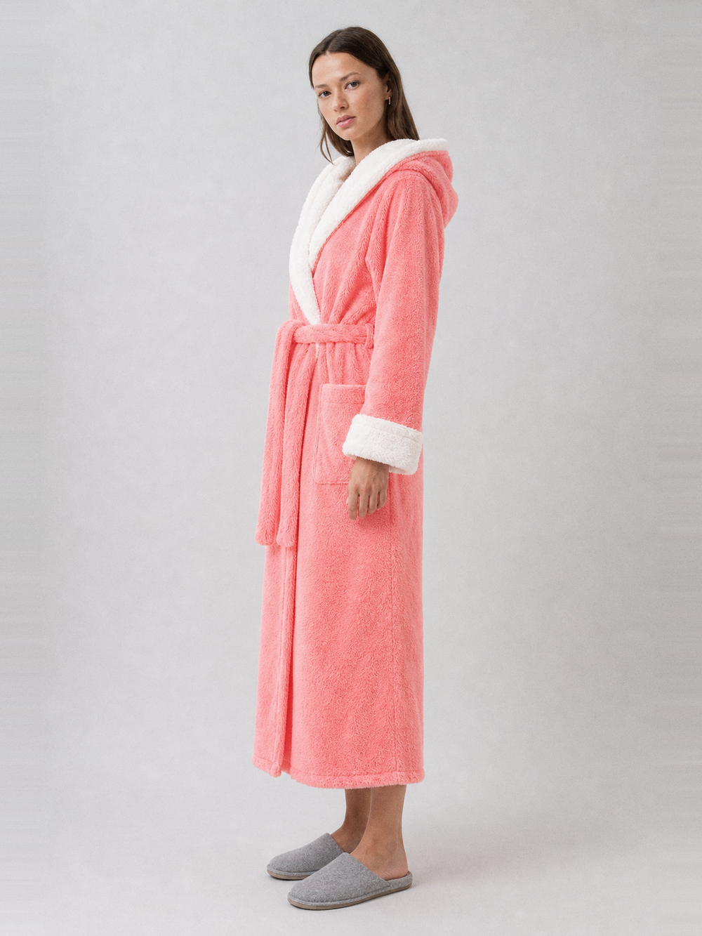 Peignoir polaire chaud femme – longueur portée de profil