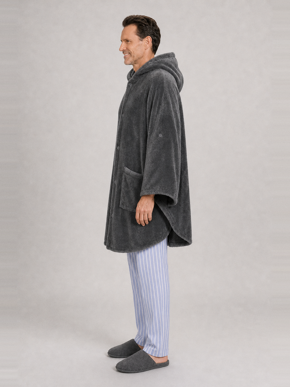 Peignoir poncho homme – longueur portée de profil