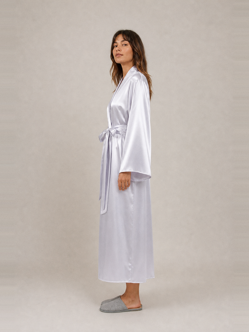 Peignoir satin mariage – longueur portée de profil