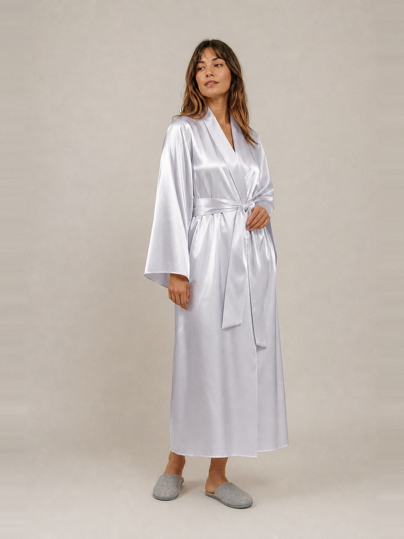 Peignoir satin mariage – portée de face