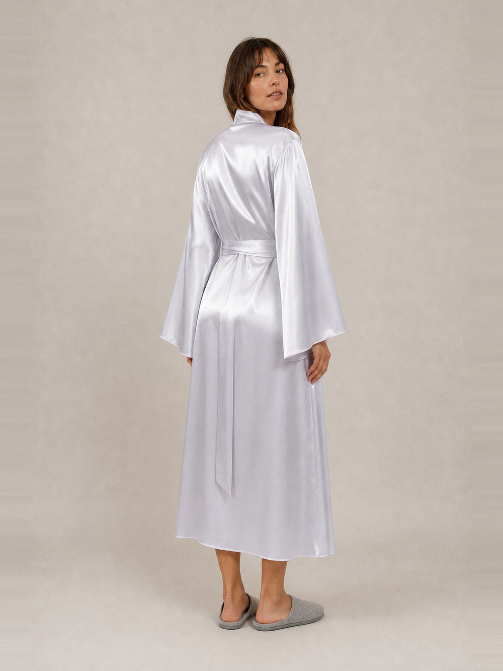 Peignoir satin mariage – vue de dos