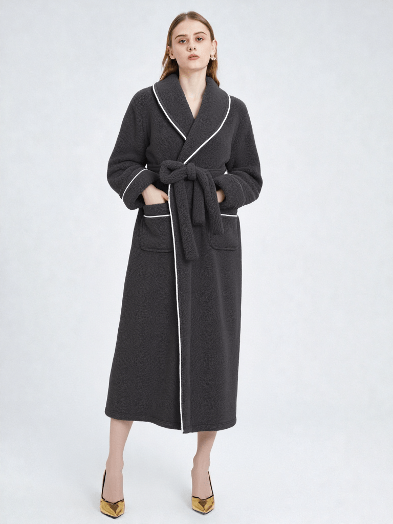 Robe de chambre chaude femme grande taille, vue portée, chaud, couple, femme, grandetaille, hiver, laine, long, luxe, mrb-exclude-femme-hub, noir, pilou, polaire, uni