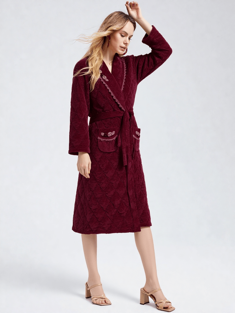 Vue de dos ou tombé, robe de chambre chic et chaude