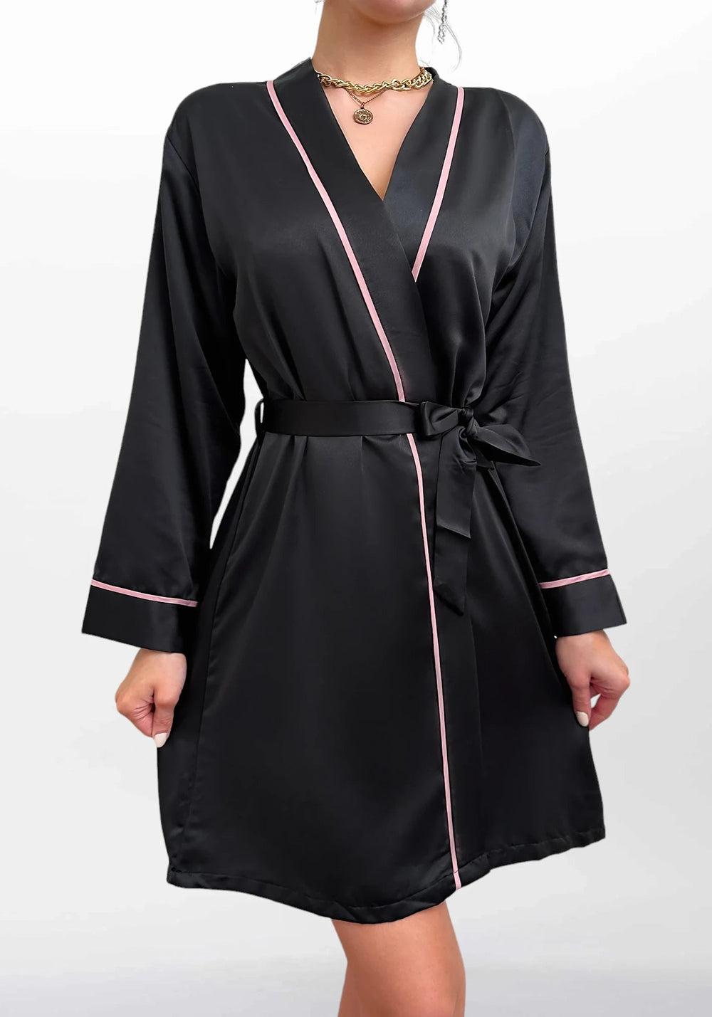 Vue de dos ou tombé, robe de chambre courte pour femme