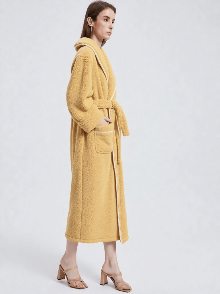 Vue de dos ou tombé, robe de chambre d'hiver pour femme