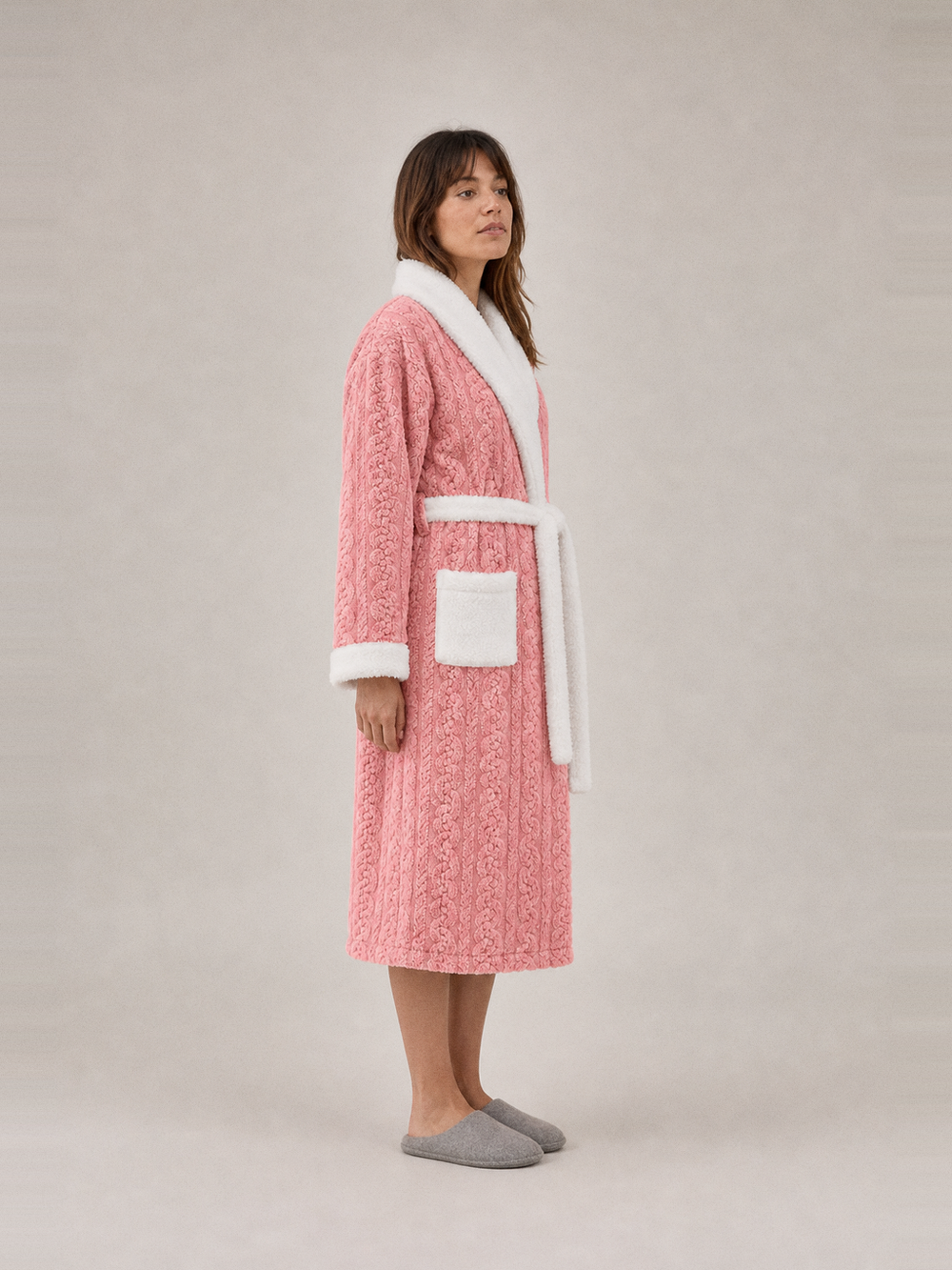 Robe de chambre douce femme – longueur portée de profil