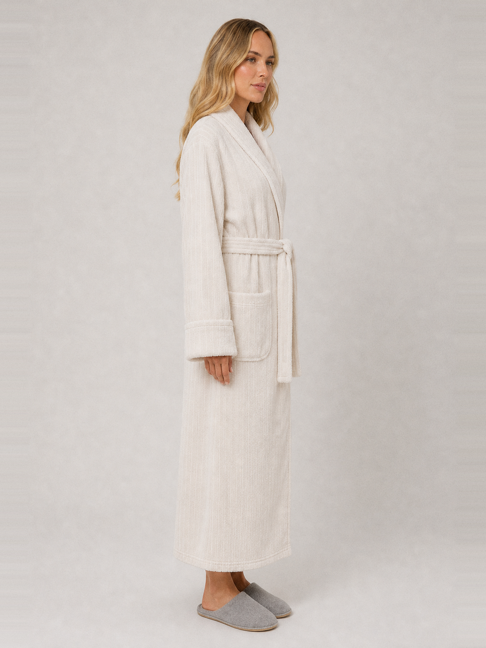 Robe de chambre écru femme – longueur portée de profil
