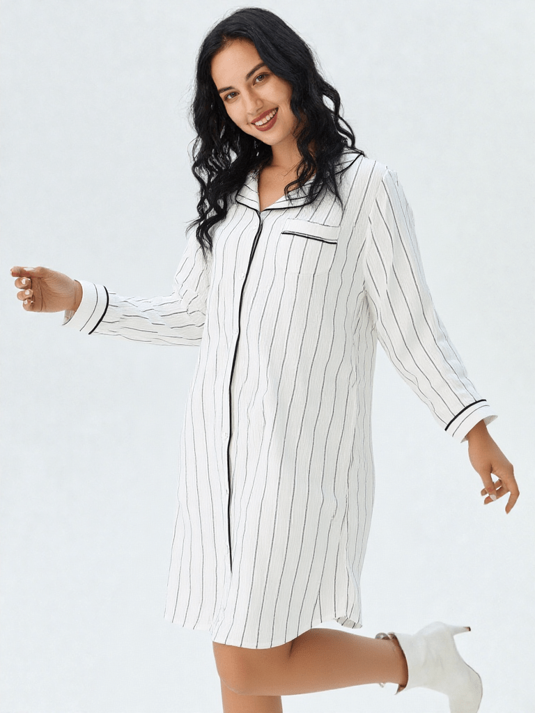 Vue de dos ou tombé, robe de chambre femme avec boutons