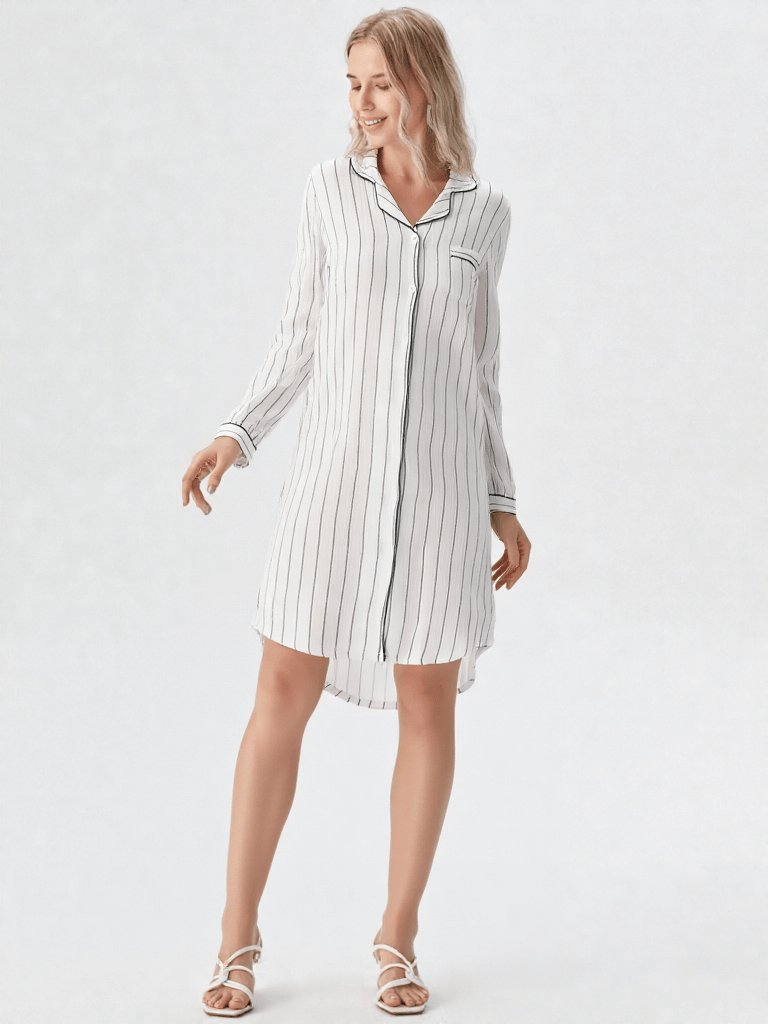 Vue de dos ou tombé, robe de chambre femme coton boutonnée
