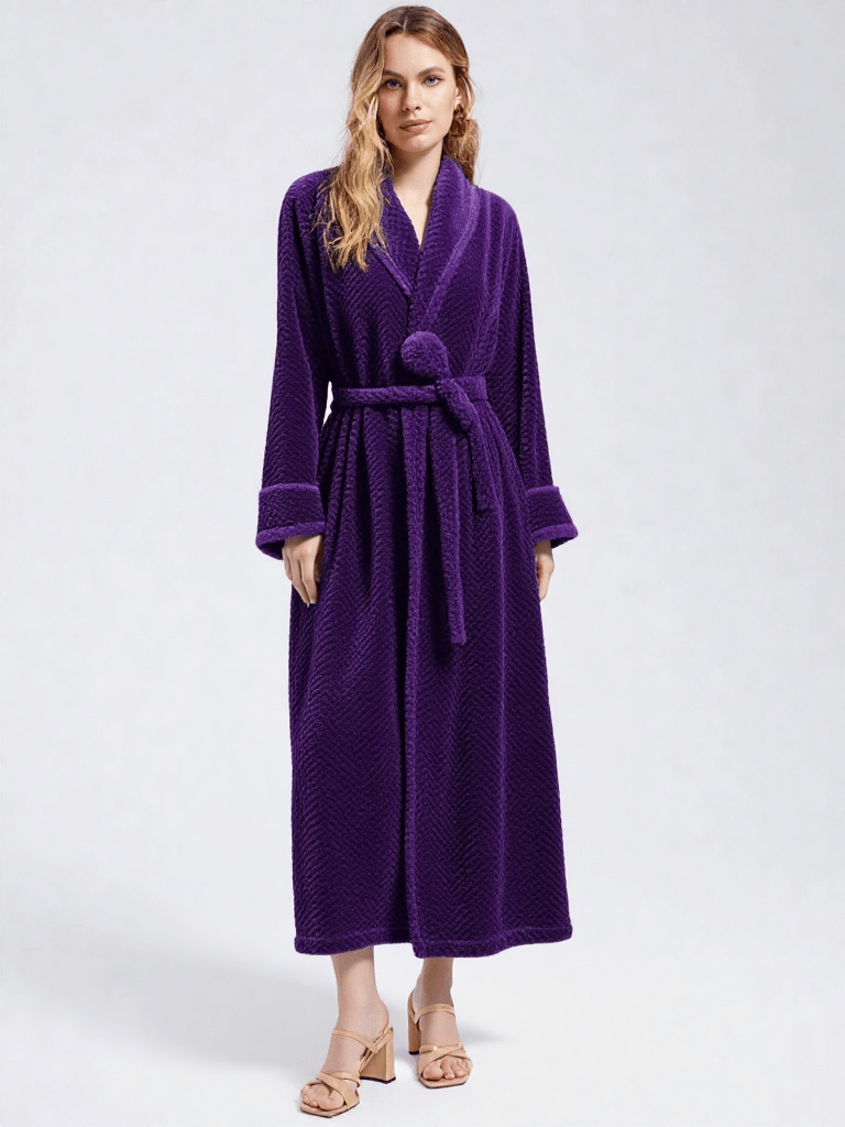 Robe de chambre femme en pilou, vue portée, chaud, femme, hiver, kimono, long, luxe, pilou, polaire, treschaud, uni, velour, violet
