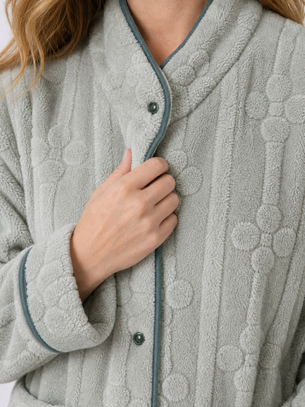 Robe de chambre femme longue boutonnée – gros plan matière