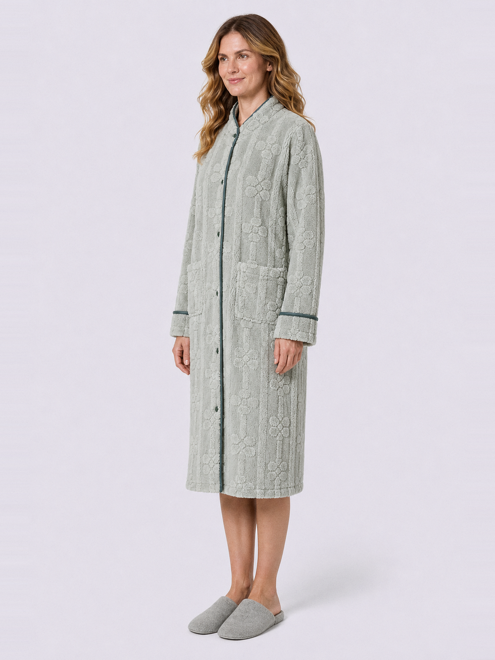 Robe de chambre femme longue boutonnée – longueur portée de profil