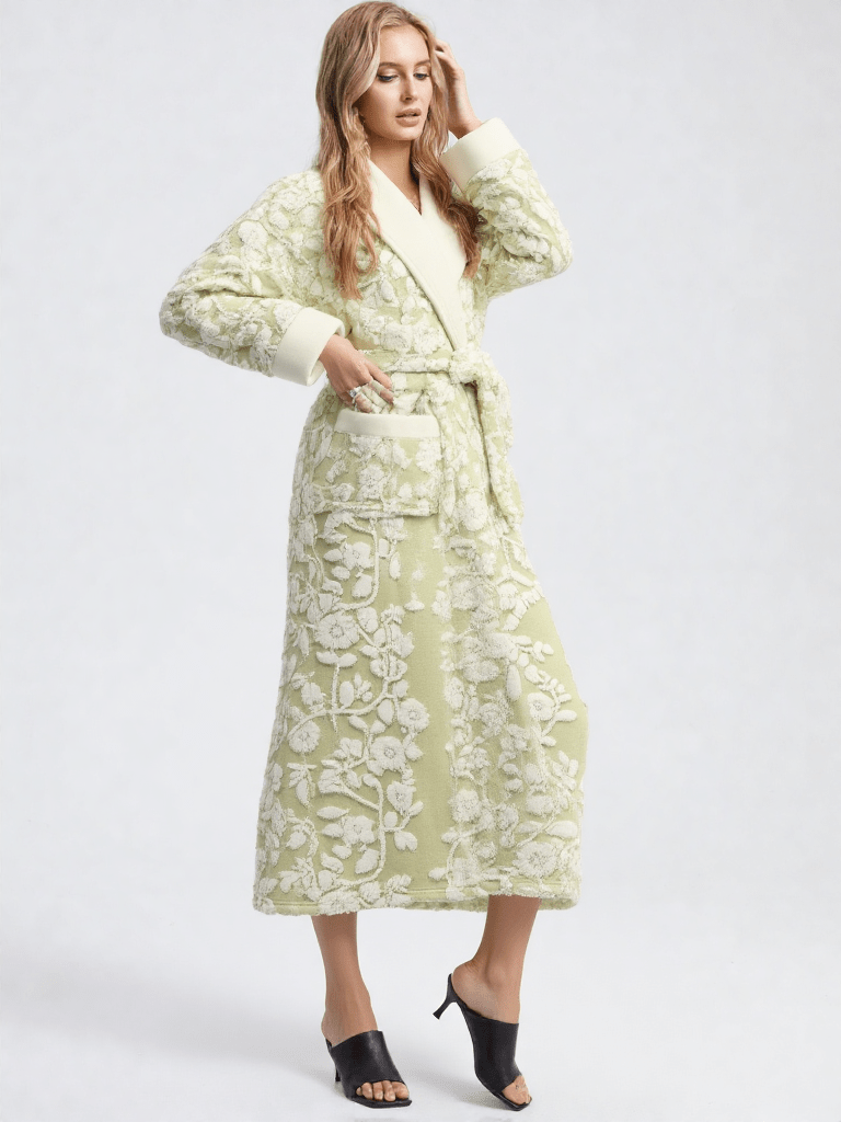 Détail matière et finitions, robe de chambre femme luxe polaire