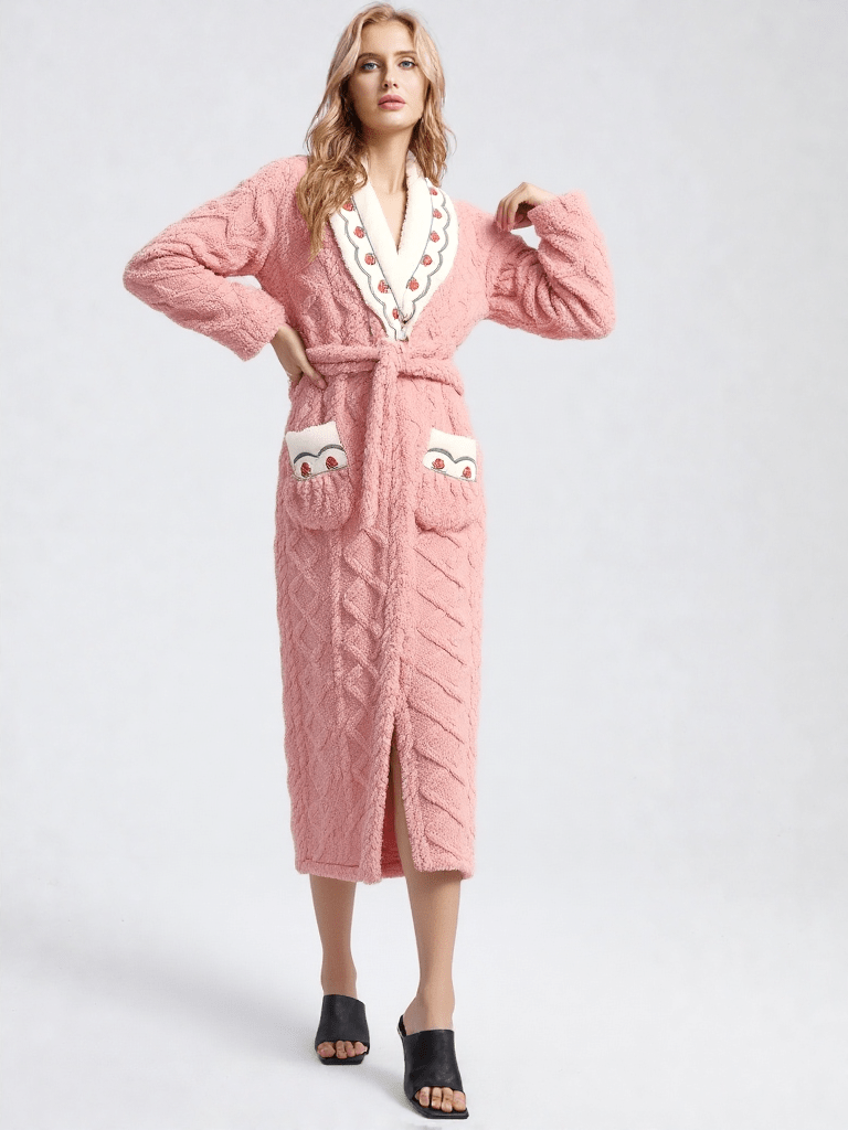 Robe de chambre femme très chaude, vue portée, chaud, chic, femme, grandetaille, kimono, long, luxe, matelasse, polaire, rose, treschaud, uni, velour