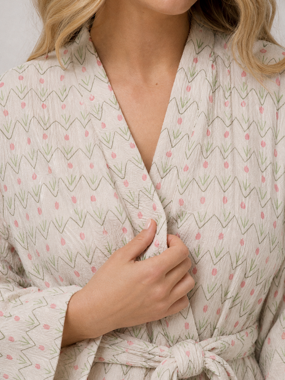 Robe de chambre fleurie femme – gros plan matière