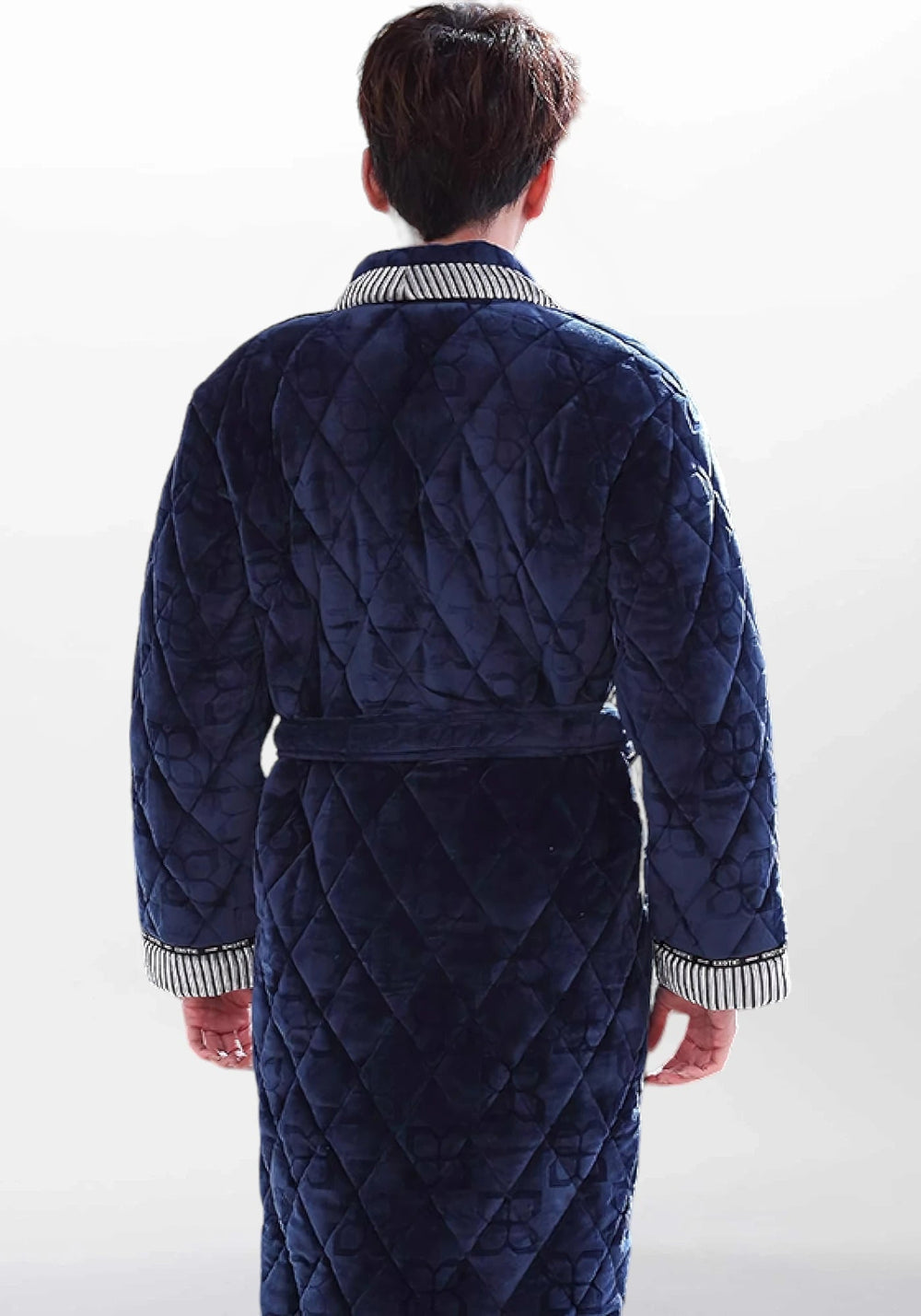 Vue de dos ou tombé, robe de chambre hiver homme