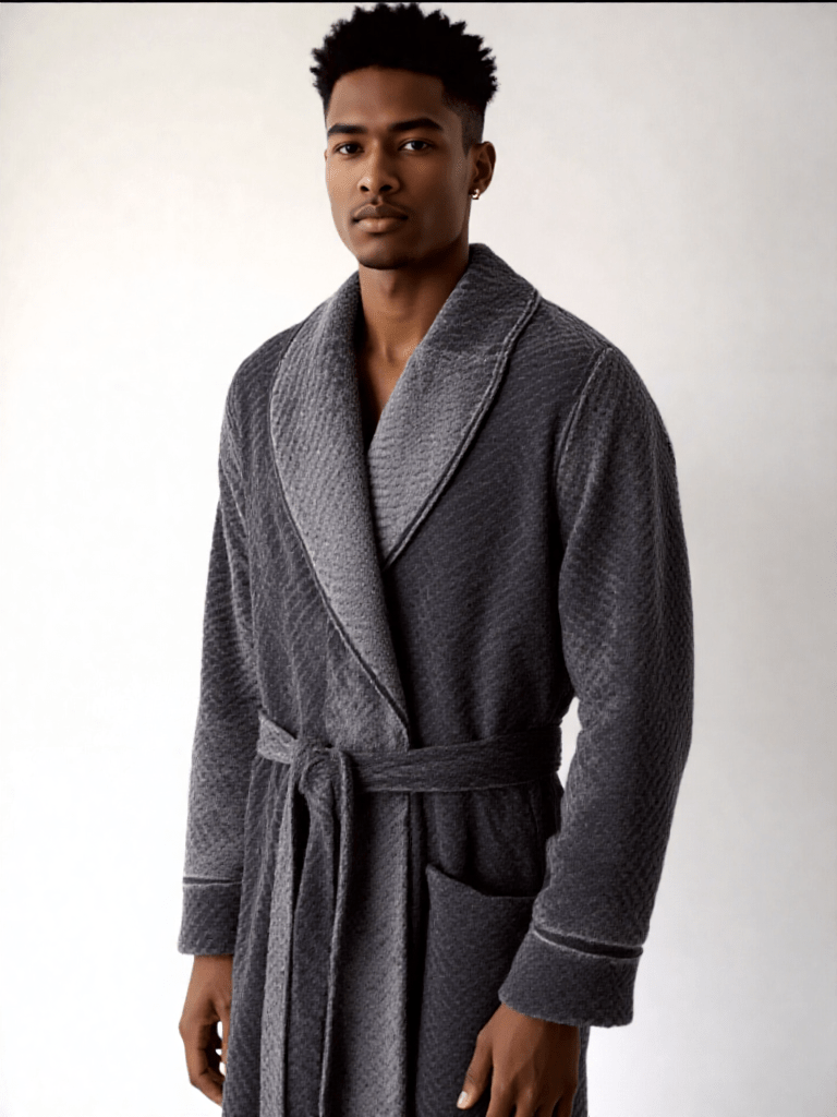 Détail matière et finitions, robe de chambre homme longue en polaire