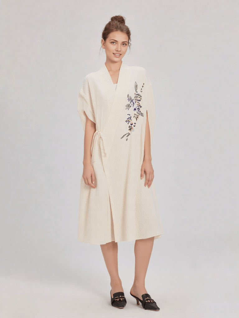 Robe de chambre kimono coton femme, vue portée, beige, brodé, coton, femme, kimono, leger, mami, motif, été