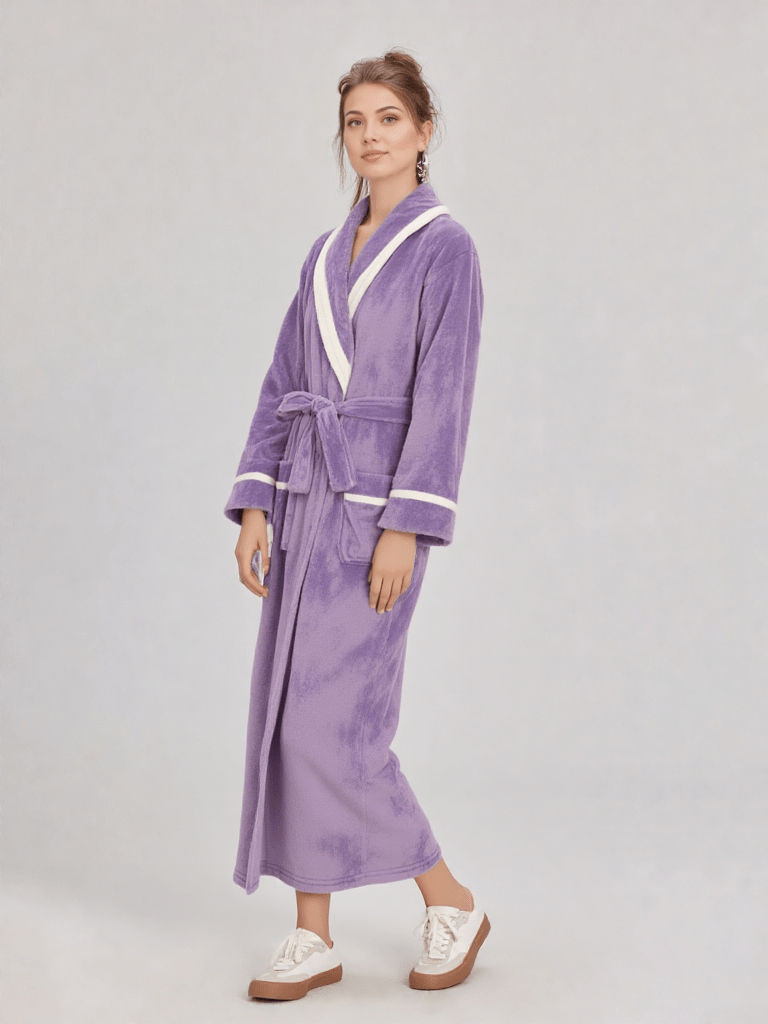 Robe de chambre kimono polaire femme, vue portée, chaud, femme, hiver, kimono, long, mami, pilou, polaire, treschaud, uni, velour, violet