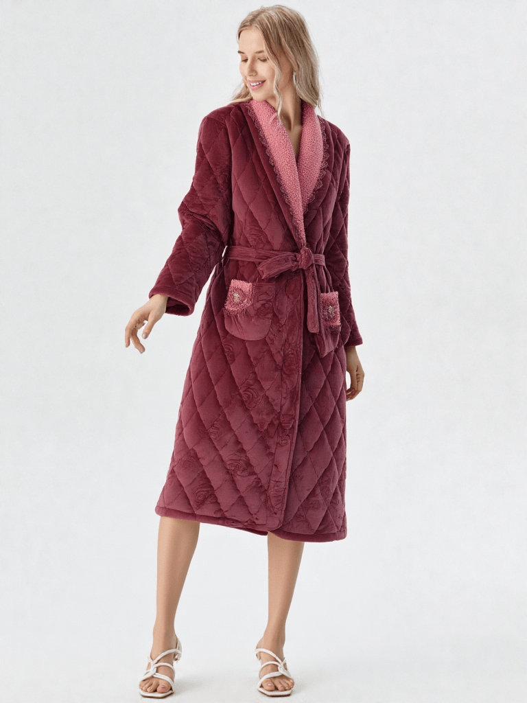 Robe de chambre kimono polaire femme rose, vue portée, chaud, chic, femme, grandetaille, kimono, long, luxe, matelasse, polaire, treschaud, uni, velour, violet