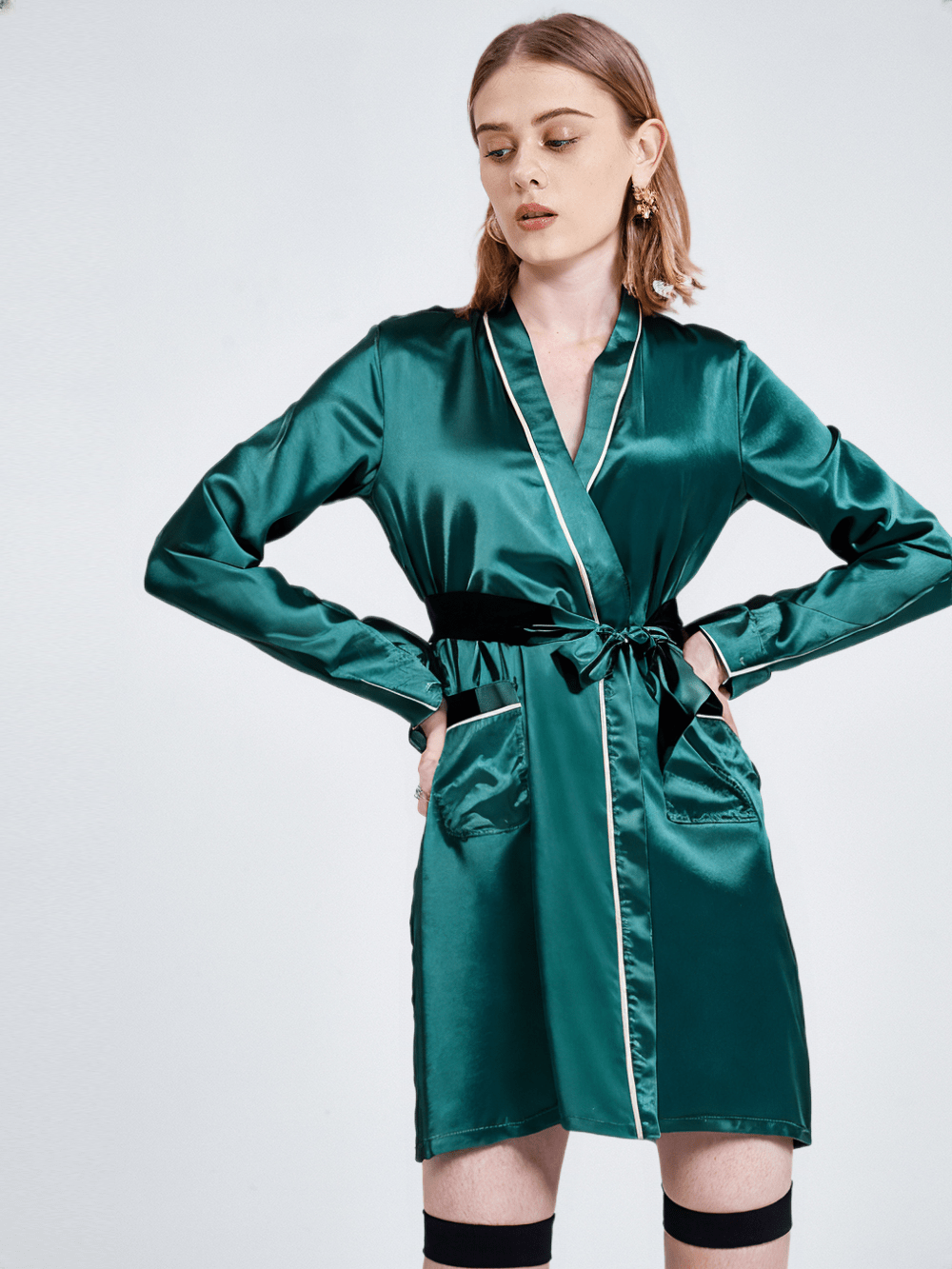 Robe de chambre kimono soie, vue portée, chic, femme, kimono, long, luxe, satin, soie, uni, vert, été
