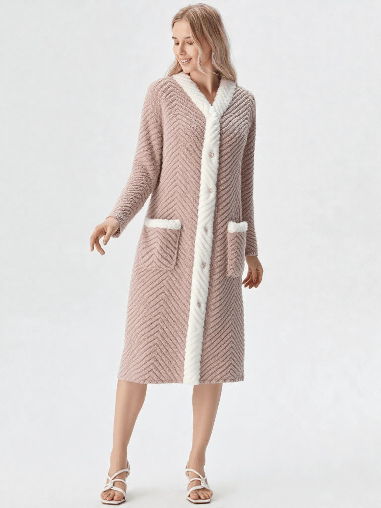 Vue de dos ou tombé, robe de chambre laine polaire femme