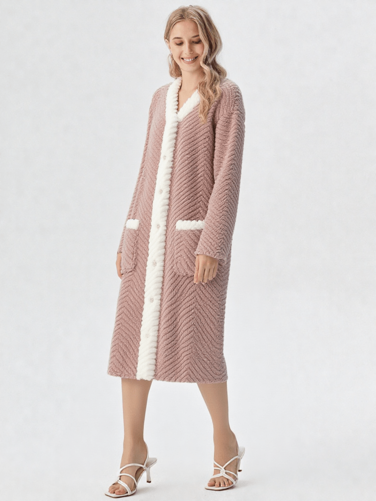 Robe de chambre laine polaire femme, vue portée, bouton, boutonne, chaud, court, femme, hiver, laine, marron, pilou, polaire