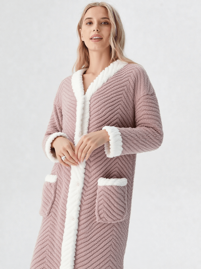 Détail matière et finitions, robe de chambre laine polaire femme
