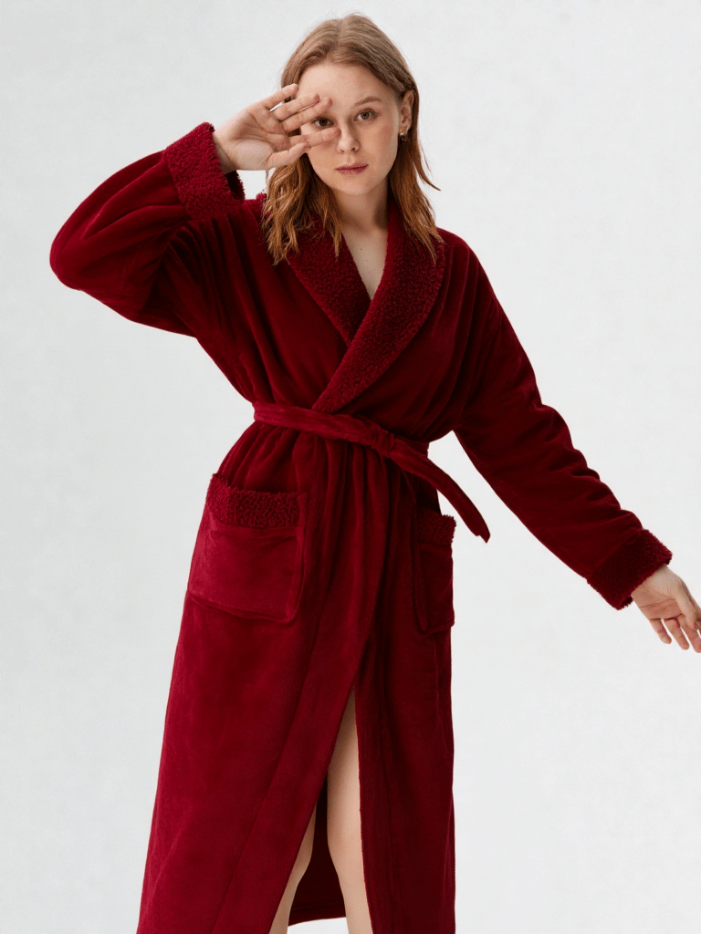 Détail matière et finitions, robe de chambre longue velours femme