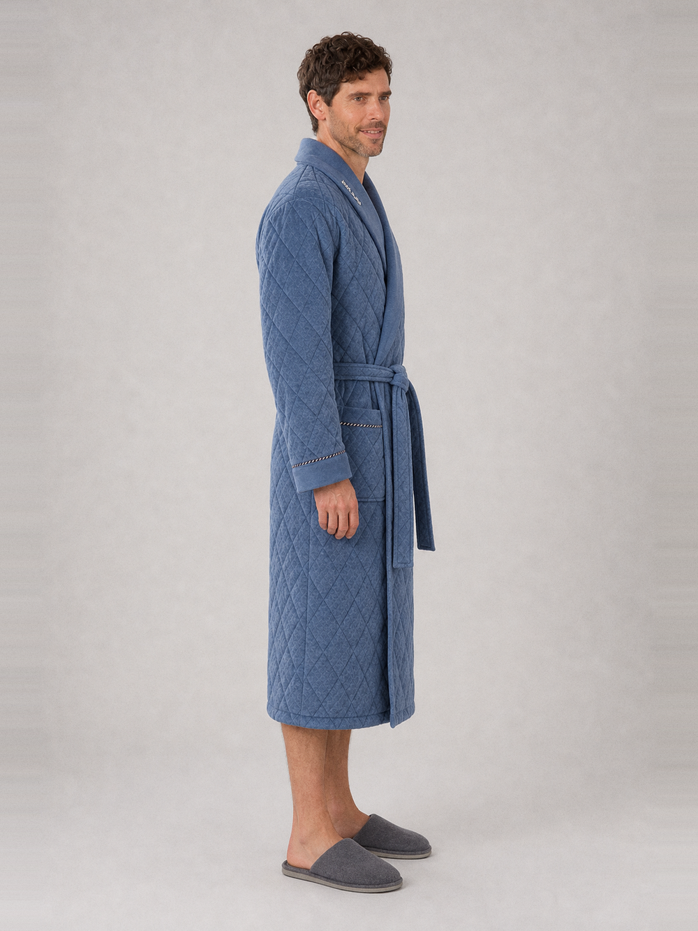 Robe de chambre matelassée homme – longueur portée de profil