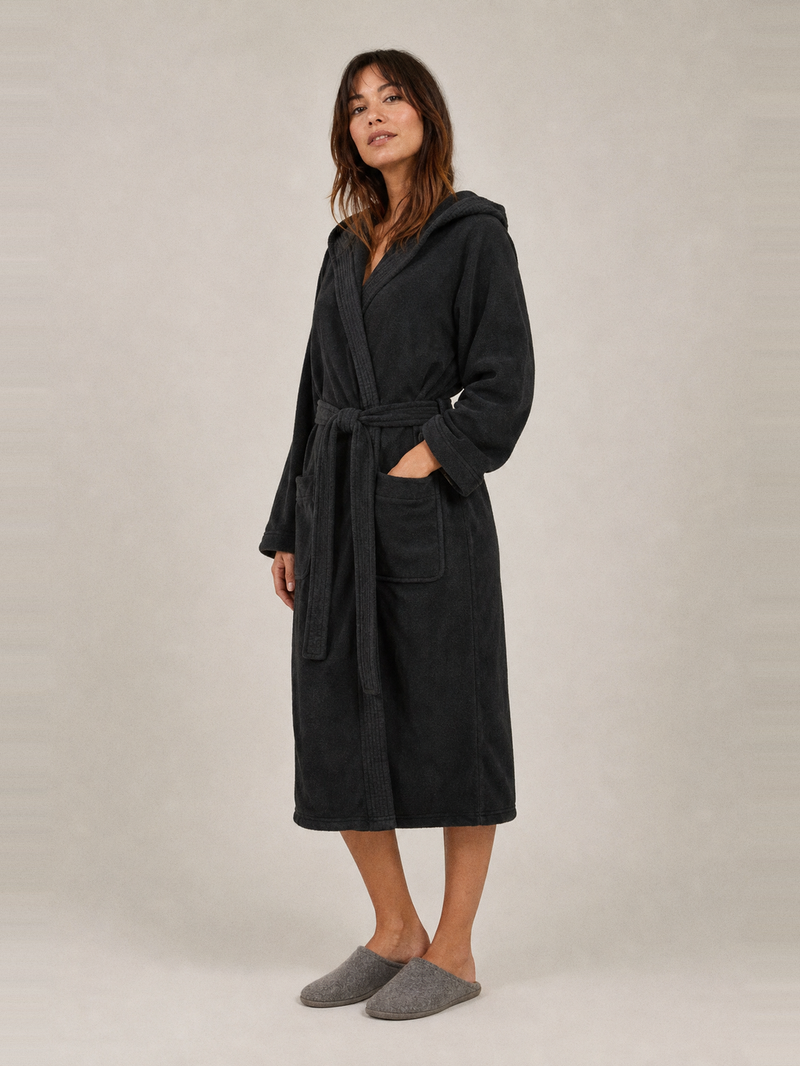 Robe de chambre noire femme – portée de face