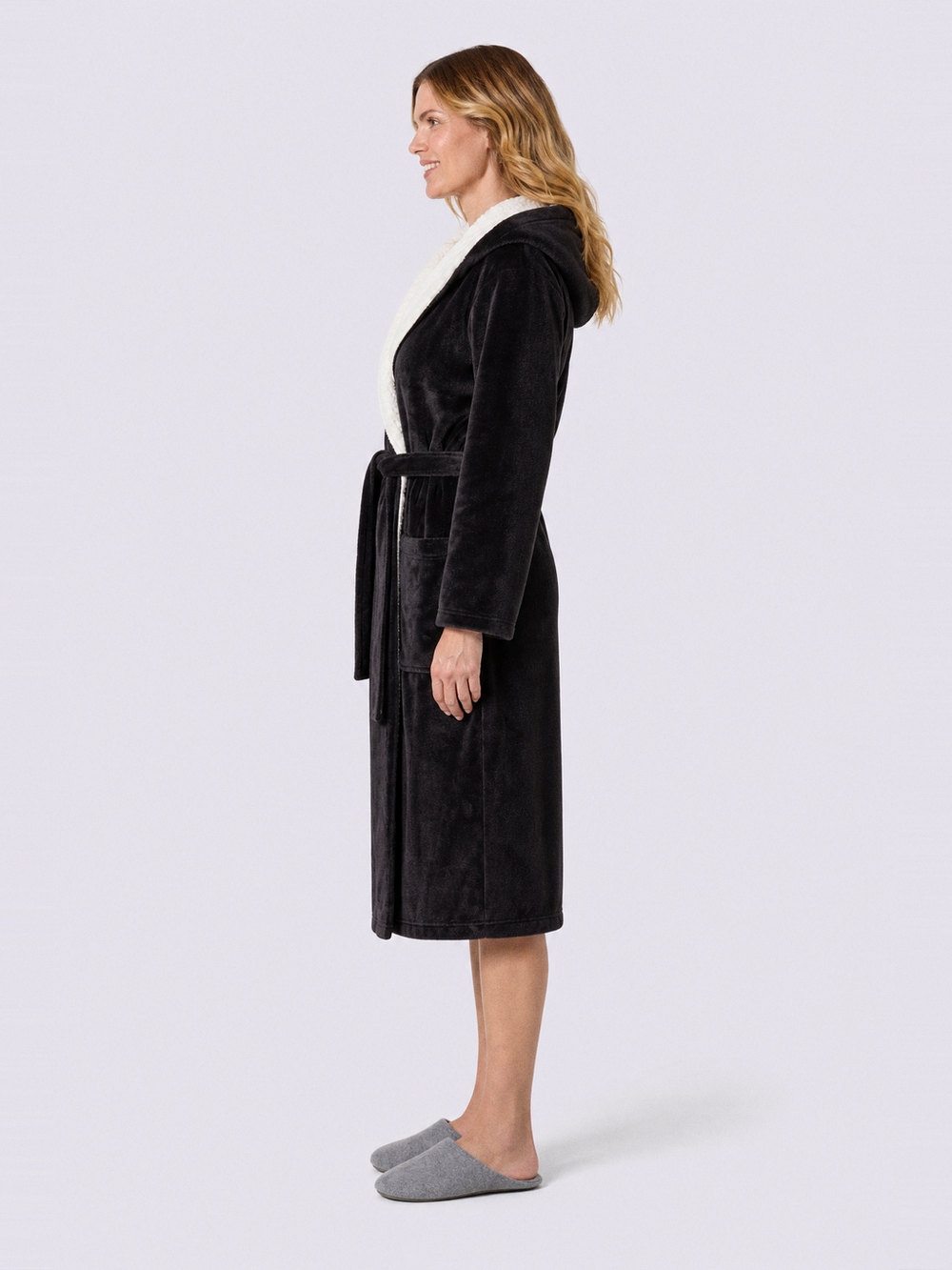 Robe de chambre noire – longueur portée de profil