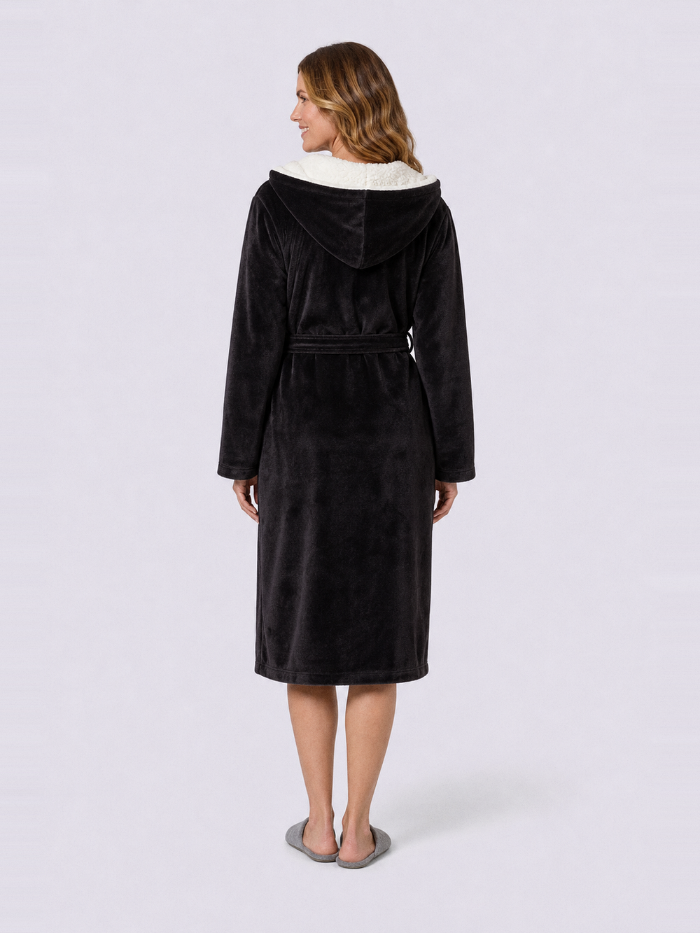 Robe de chambre noire – vue de dos