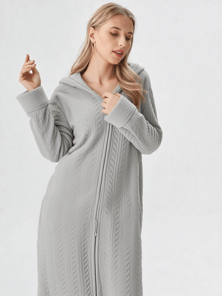 Robe de chambre polaire a capuche femme, vue portée, capuche, chaud, femme, fermeture, gris, hiver, long, maternite, pilou, polaire, uni, zip