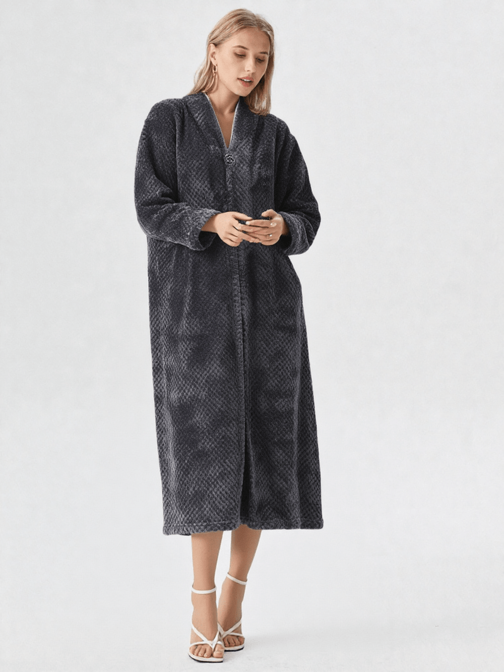Détail matière et finitions, robe de chambre polaire femme zippée