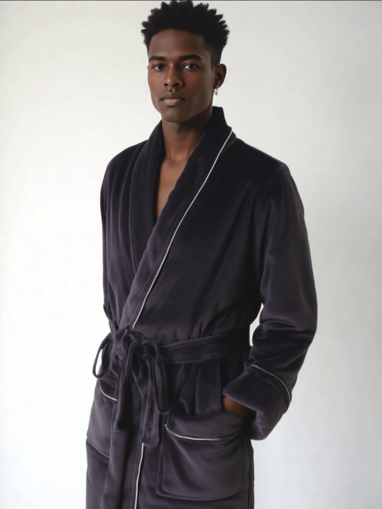 Robe de chambre polaire pour homme, vue portée, chaud, gris, hiver, homme, kimono, long, pilou, polaire, treschaud, uni, velour