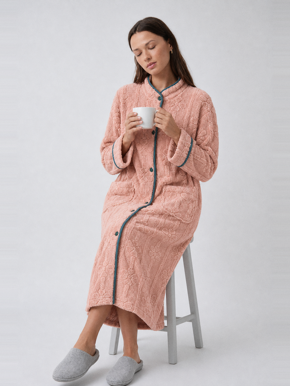 Robe de chambre pour grand-mère – portée assise